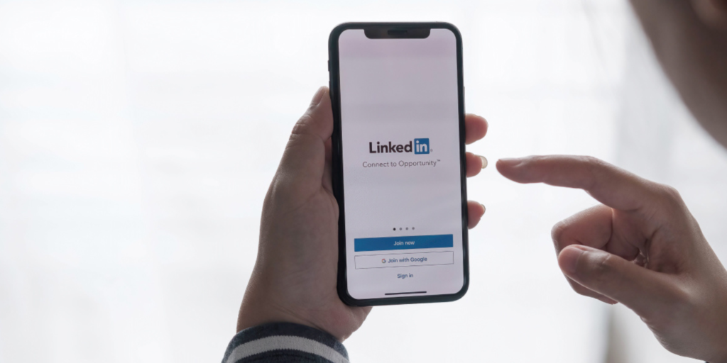 benefits of LinkedIn advertising